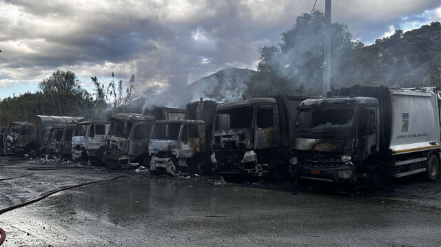 Ηράκλειο:-Τρεις-συλλήψεις-για-τον-εμπρησμό-απορριμματοφόρων-στο-αμαξοστάσιο-του-Δήμου-Μαλεβιζίου