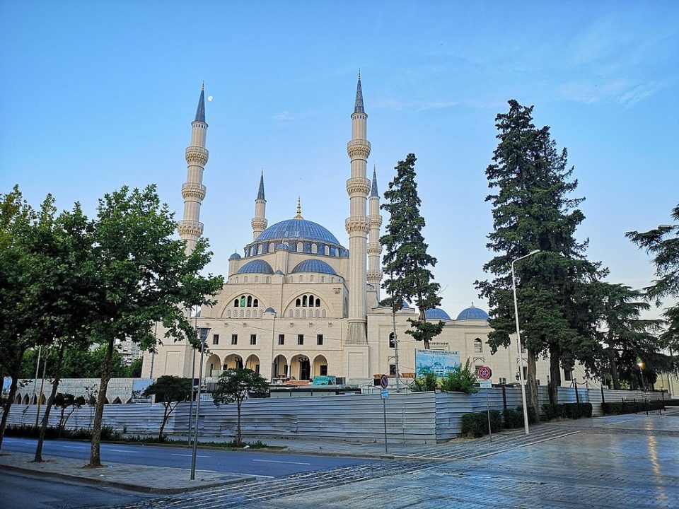 erdogan-unveils-present-to-albania:-the-biggest-mosque-in-the-balkans