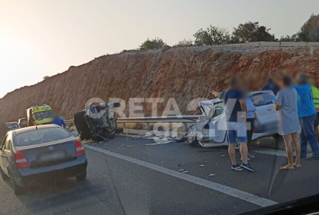 Κρήτη:-Μία-νεκρή-έπειτα-από-σφοδρή-μετωπική-σύγκρουση-οχημάτων-στον-ΒΟΑΚ