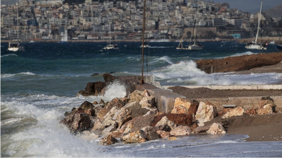 Καιρός:-Ο-«Ωμέγα-Εμποδιστής»-φέρνει-βοριάδες-και-πτώση-της-θερμοκρασίας-–-Πότε-αναμένονται-βροχές