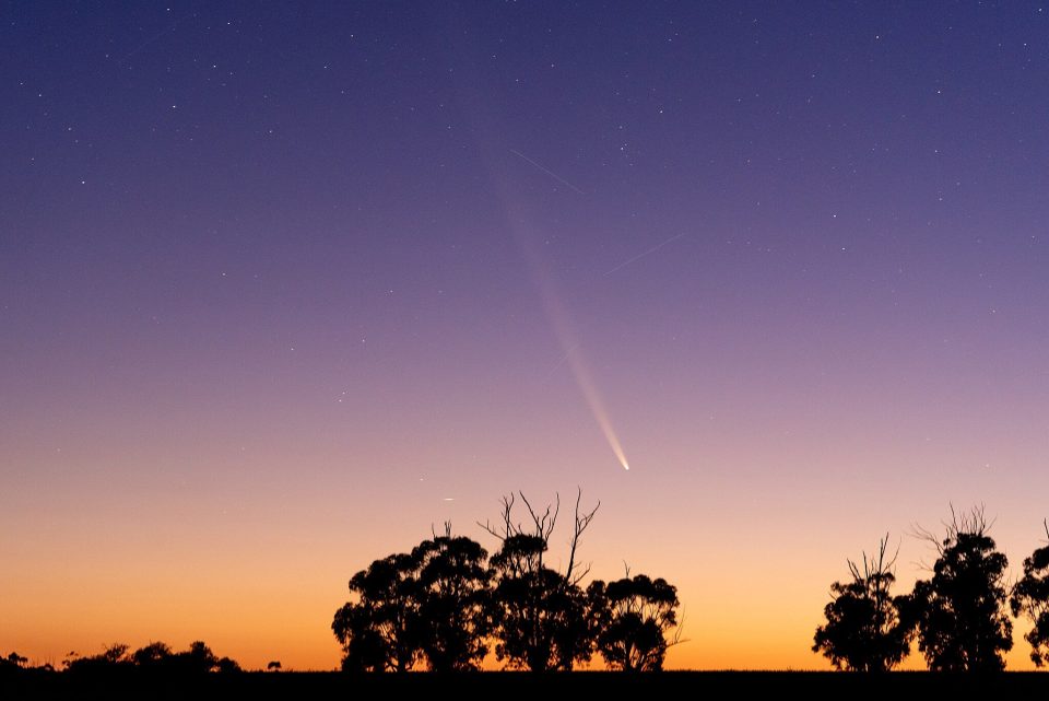 comet-last-seen-by-neanderthals-dazzles-greece