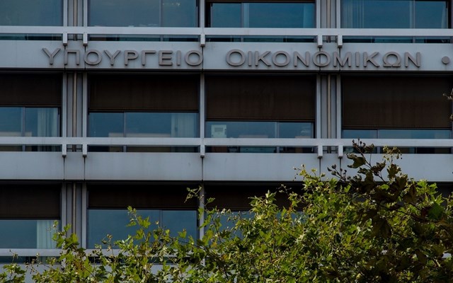 Μεσοπρόθεσμο:-Αύξηση-εισοδημάτων-κατά-2,46%-και-μείωση-της-φτώχειας-κατά-1,3%-το-2025