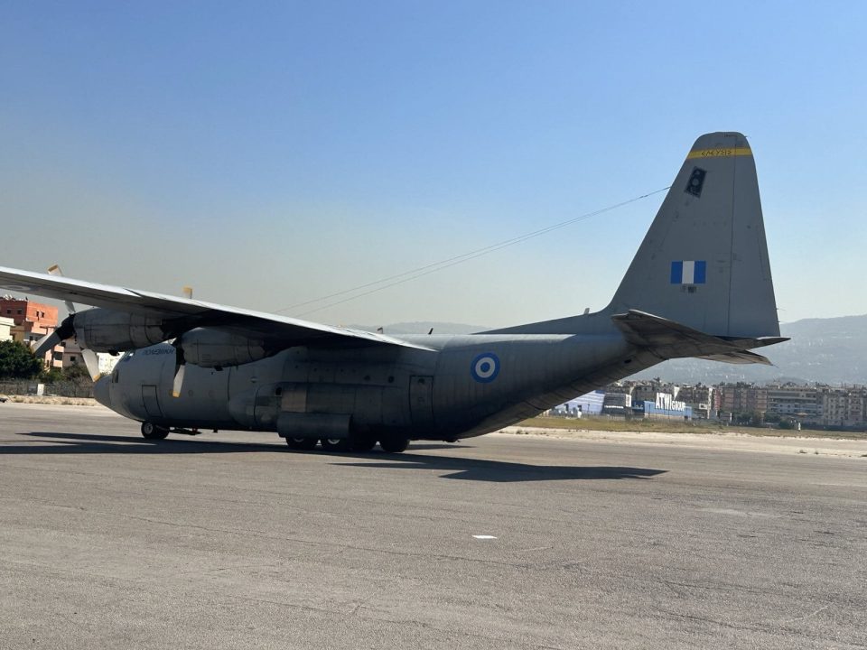 Καρέ-–-καρέ-η-επιχείρηση-με-c-130-της-Πολεμικής-Αεροπορίας-στον-Λίβανο-–-ΦΩΤΟ