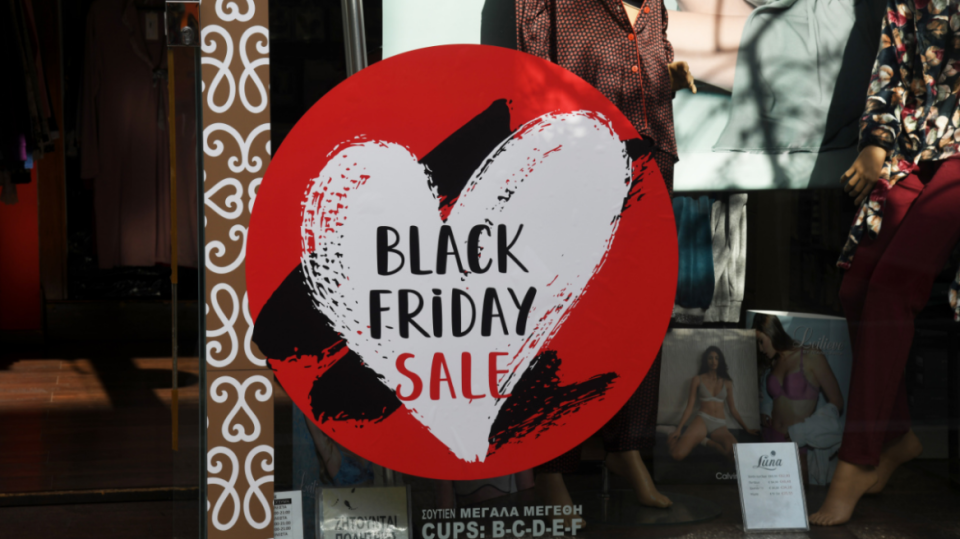 Πότε-πέφτουν-black-friday-και-cyber-monday-–-Η-«Μαύρη-Παρασκευή»-των-μεγάλων-προσφορών