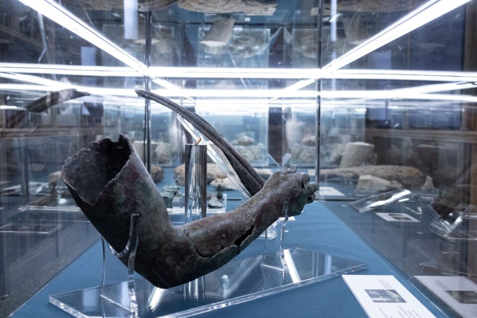 treasures-of-the-antikythera-shipwreck-on-display-in-athens