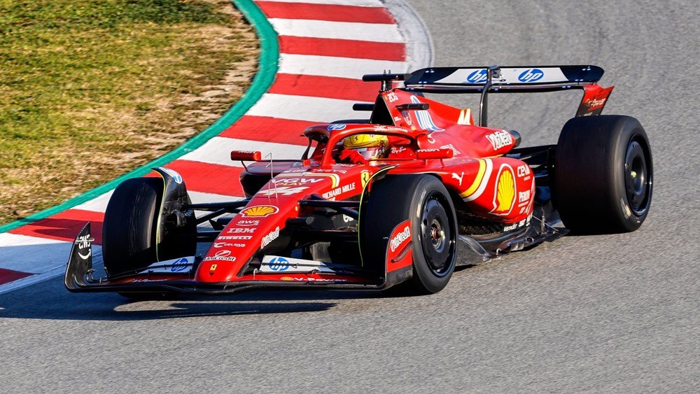 o-hamilton-δοκίμασε-τα-ελαστικά-του-2026-με-την-ferrari-sf24