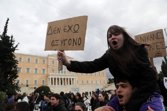 greek-students-rally-against-alleged-tempi-tragedy-cover-up