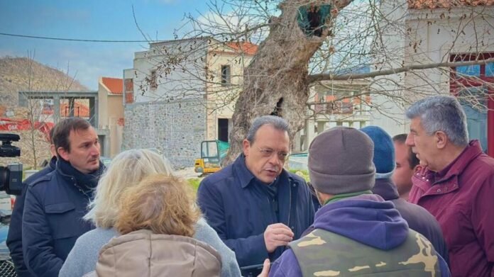 Φάμελλος: Η επίσκεψή μας εδώ στη σεισμόπληκτη Βρίσα αποδεικνύει την εγκατάλειψή της από τον κ. Μητσοτάκη