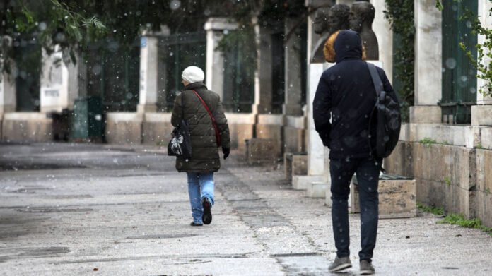 Καιρός:-Τσουχτερό-κρύο-μέχρι-και-τα-μέσα-του-μήνα-–-Ασθενής-χιονόπτωση-χθες-το-βράδυ-σε-Ιπποκράτειο-Πολιτεία,-Πάρνηθα-και-Πεντέλη