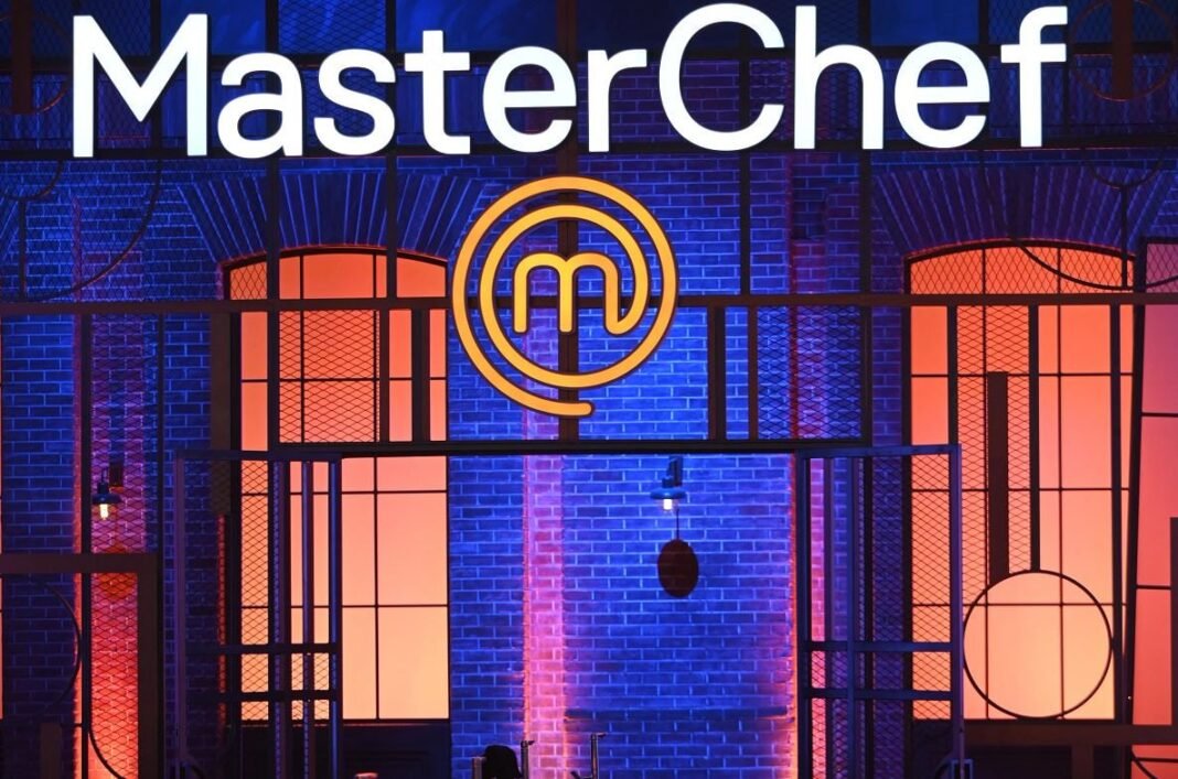 masterchef-2025:-Νίκη-της-γκρι-μπριγάδας-στις-λεπτομέρειες-στην-ομαδική-διαδικασία-–-Σε…-γυμναστικές-επιδείξεις-επιδόθηκαν-οι-κριτές