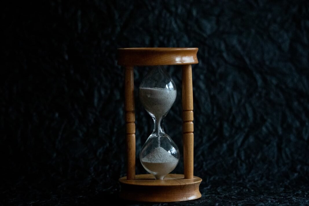 scientists-unveil-new-time-crystal-that-defies-traditional-understanding-of-time