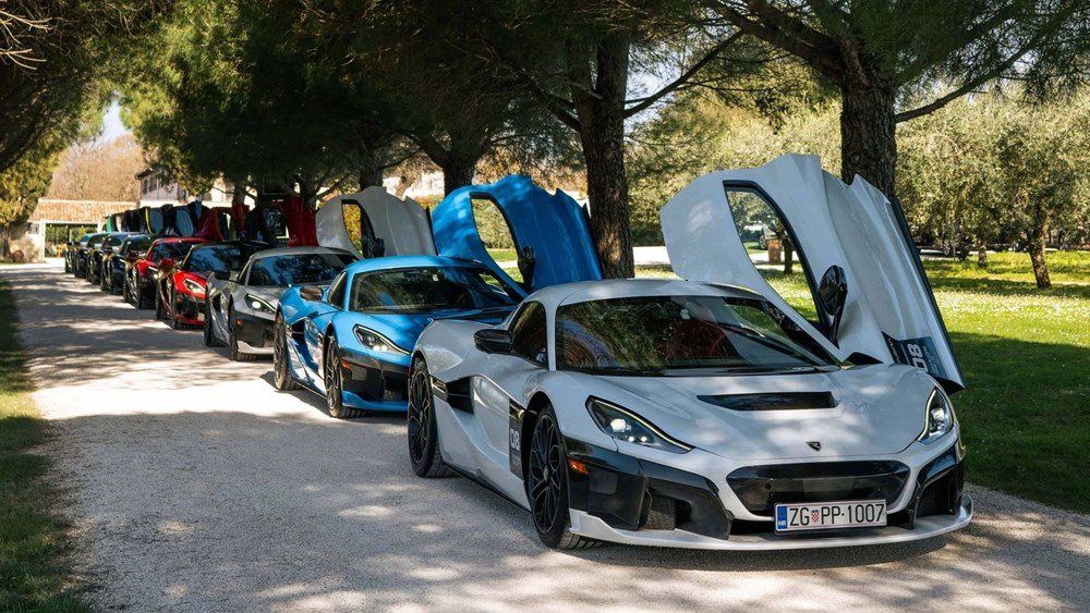 Επίδειξη ισχύος 19.000 ίππων από την Rimac στο πιο ήσυχο και δυνατό road trip στην ιστορία