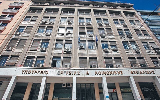 Έρχεται εργασιακό νομοσχέδιο – Διευθέτηση χρόνου σε εβδομαδιαία βάση και προσλήψεις μέσω κινητού