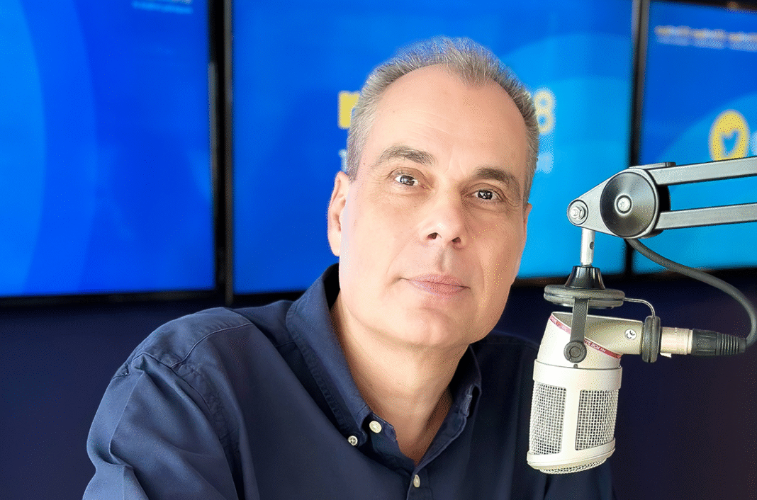 Η-εκπομπή-του-Νίκου-Στραβελάκη-στον-realfm-97,8-(9/5/2025)