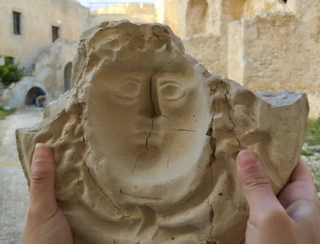 artifacts-depicting-ancient-greek-deities-discovered-in-finziade,-sicily