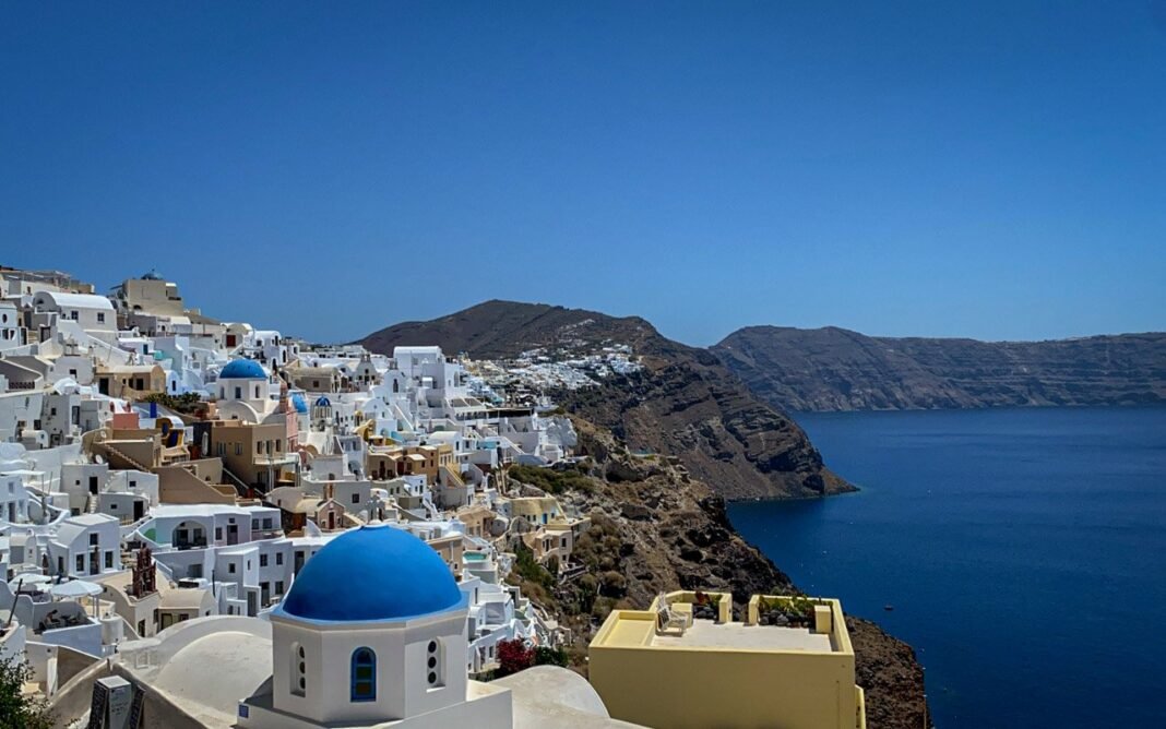 china-copies-santorini,-the-cosmopolitan-greek-island