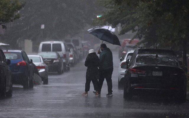 Νέα-Υόρκη:-Πλημμύρες-χωρίς-προηγούμενο-–-Εγκλωβισμένοι-επιβάτες-σε-σταθμούς-του-μετρό