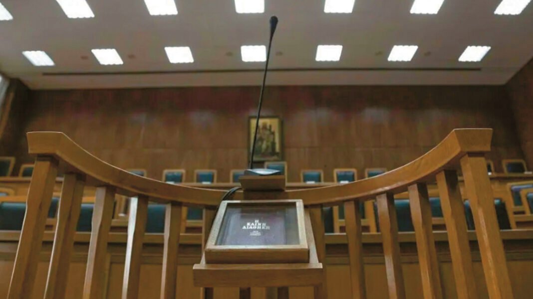 Ελεύθερος-υπό-όρους-ο-76χρονος-που-έβαλε-φωτιά-στο-σπίτι-της-εν-διαστάσει-συζύγου-του-στη-Θεσσαλονίκη-επειδή-του-ζήτησε-να-χωρίσουν
