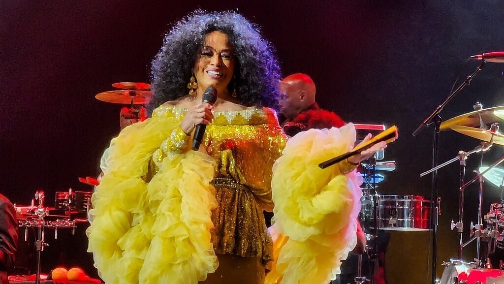 diana-ross-dazzles-greek-audience-performing-in-ancient-athens-venue