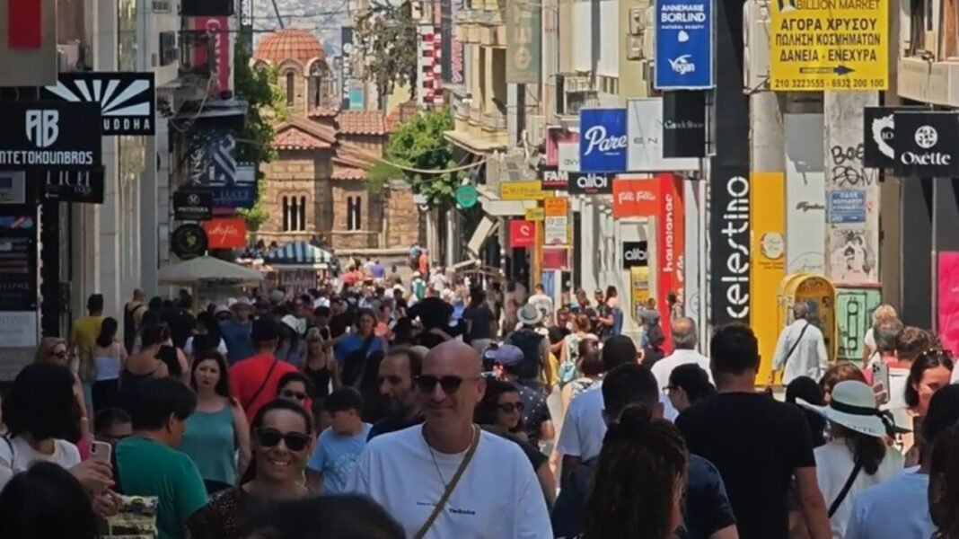 Μεγάλη-η-προσέλευση-των-καταναλωτών-στα-καταστήματα-την-Κυριακή-20-Ιουλίου-–-Μέχρι-τι-ώρα-θα-παραμείνουν-ανοιχτά