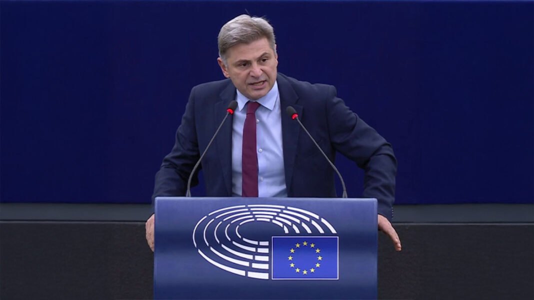 ΝΔ κατά Φαραντούρη: Ο ορισμός της ακραίας τοξικότητας – Μίλησε για «νονό εγκληματικής οργάνωσης» εννοώντας τον Μητσοτάκη