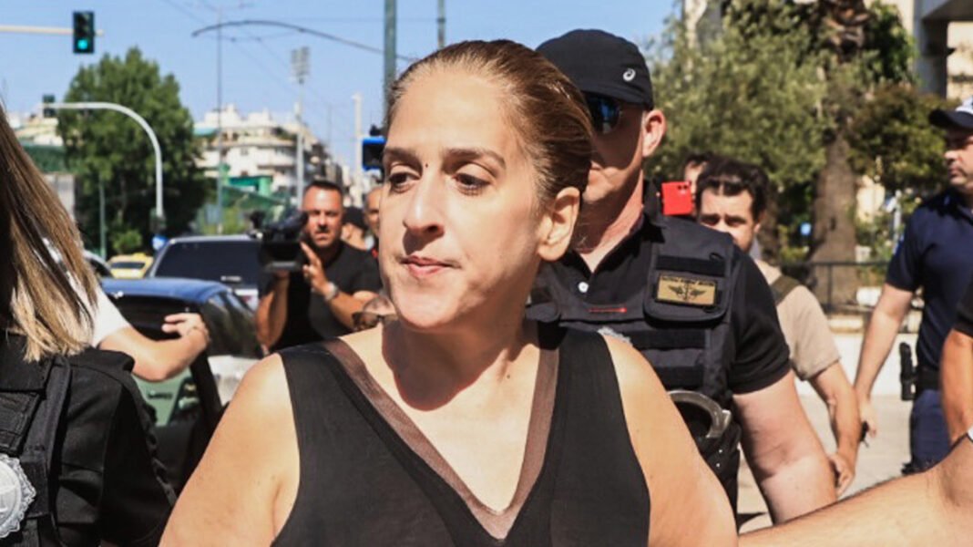 Η-απολογία-της-43χρονης:-«Στέρησε-στα-παιδιά-μου-τον-πατέρα-τους»,-είπε-για-τον-σύντροφό-της-–-«Προσπαθούσα-να-έχει-επαφή-με-τα-παιδιά»,-λέει-για-τον-καθηγητή