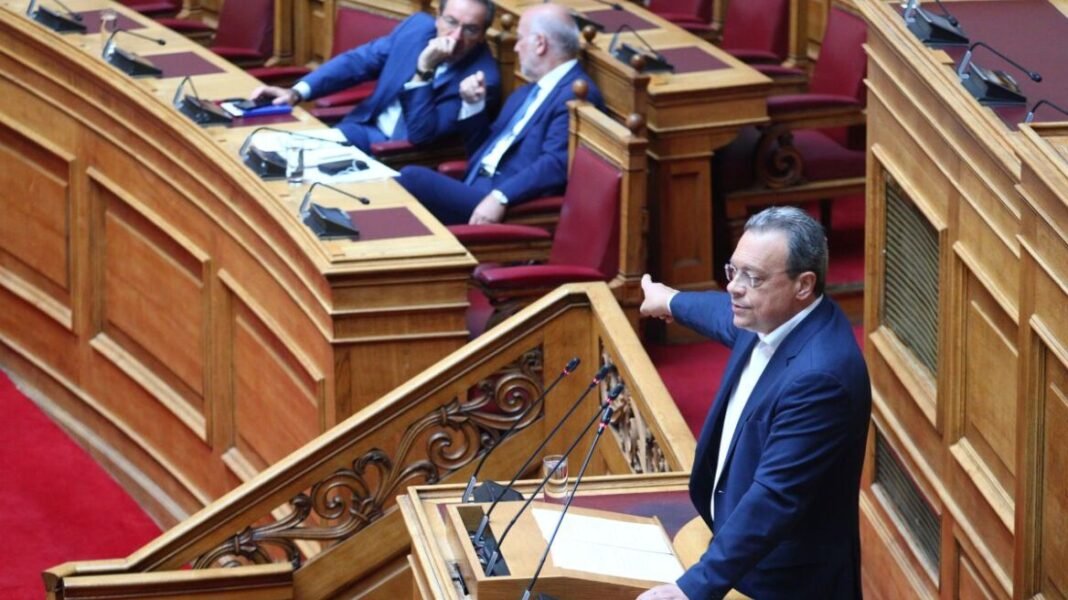Κόντρα Φλωρίδη και Φάμελλου στη Βουλή: «Οδεύετε προς το 3% και την εξάτμιση» – «Όσο πιο γρήγορα φύγετε τόσο καλύτερα»
