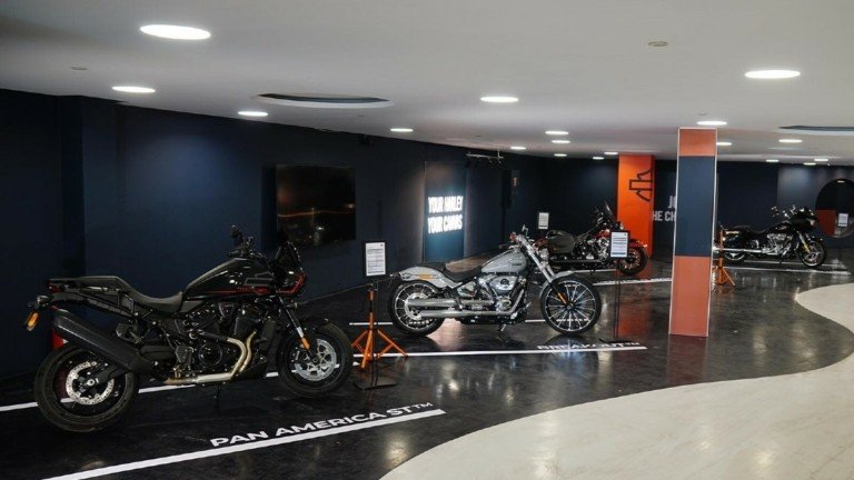 Η-harley-davidson-«παρκάρει»-στο-grand-resort-lagonissi