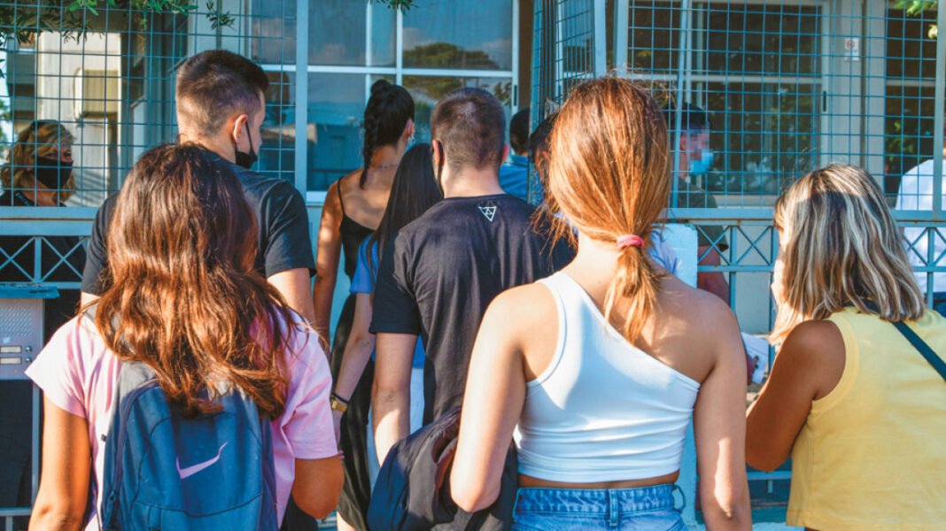 Πανελλαδικές-2025:-Την-Παρασκευή-τα-αποτελέσματα-–-Οι-πρώτες-εκτιμήσεις-για-τις-Βάσεις-Εισαγωγής
