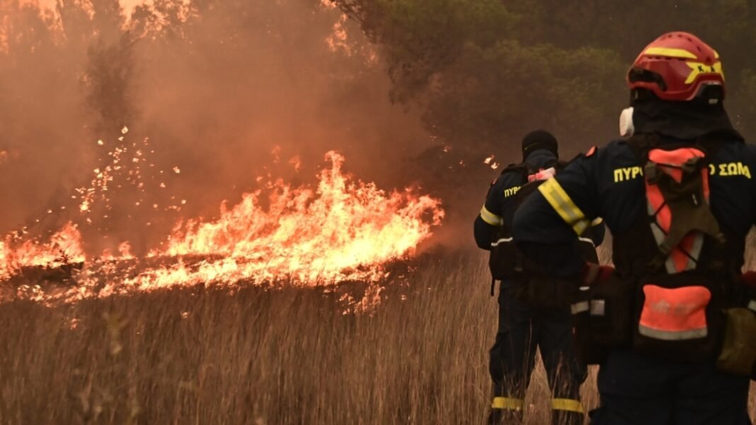Στο-κόκκινο-η-Ελλάδα-το-Σάββατο:-Η-Αττική-κι-ακόμη-7-περιοχές-σε-ακραίο-κίνδυνο-για-πυρκαγιά-–-Εκρηκτικός-συνδυασμός-καύσωνα,-ανέμων-και-ξηρασίας