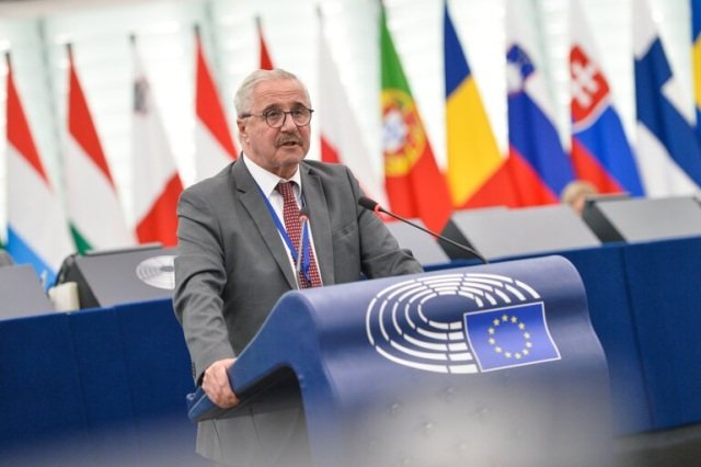 Ο-απολογισμός-του-Γιάννη-Μανιάτη-για-τον-ένα-χρόνο-θητείας-στο-Ευρωπαϊκό-Κοινοβούλιο