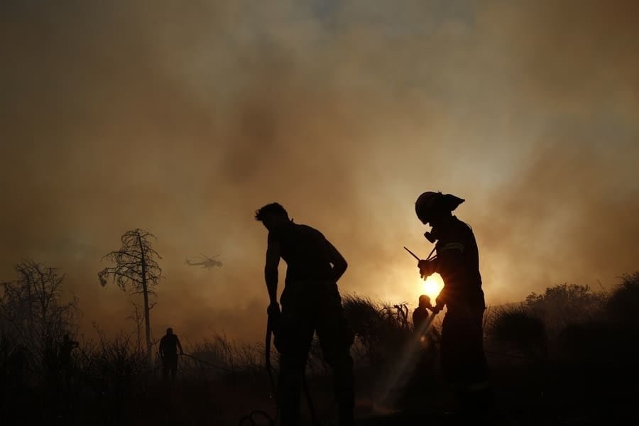 fire-fronts-in-greece-recede-after-overnight-battle-with-flames