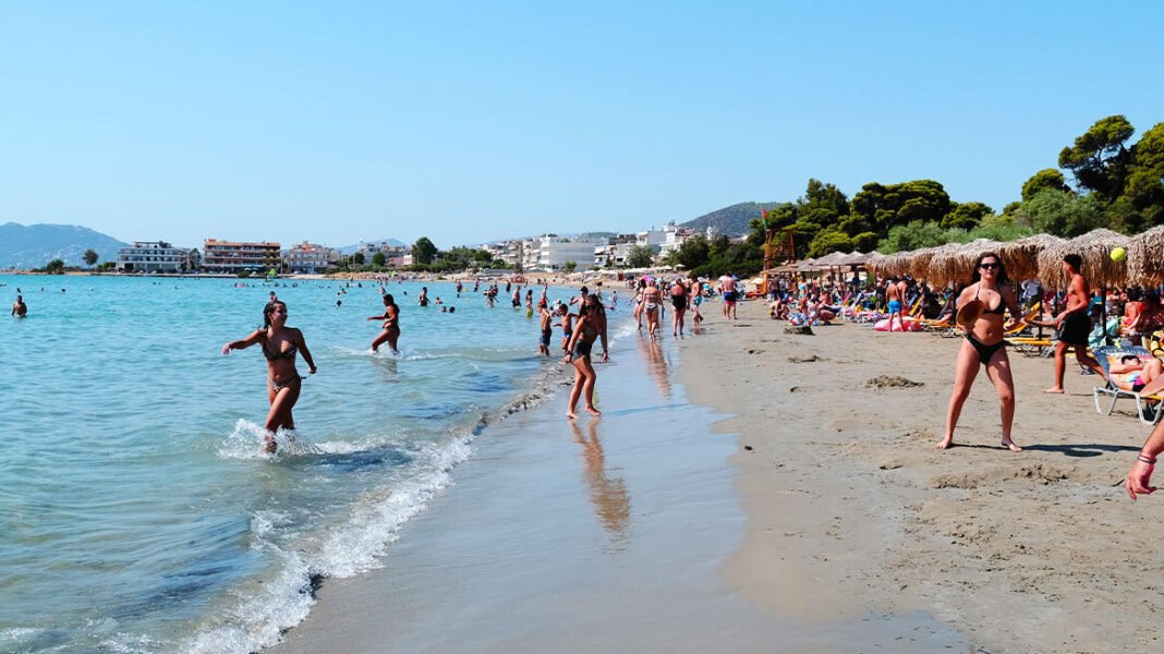 Καύσωνας:-Ξεπέρασε-τους-40-βαθμούς-ο-υδράργυρος-στην-Αθήνα-–-Αποπνικτική-ατμόσφαιρα-λόγω-αφρικανικής-σκόνης