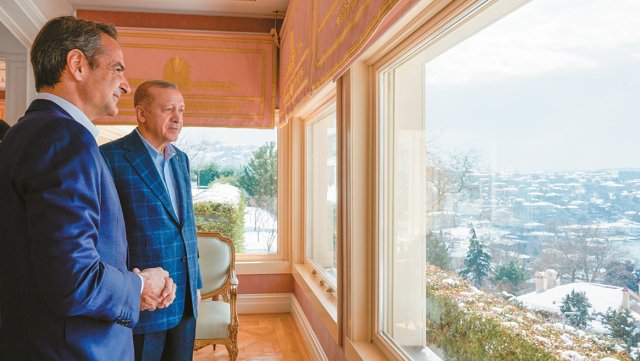 Ο-Μητσοτάκης-«σκληραίνει-το-δόγμα»-εντός-και-εκτός-–-Μηνύματα-από-Ερντογάν-έως…-Καραμανλή