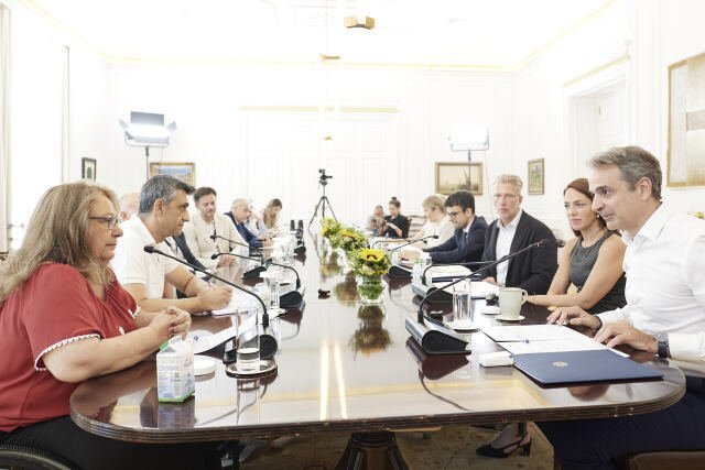 Συνάντηση-Μητσοτάκη-με-εκπροσώπους-ΑμεΑ:-Ενισχύεται-με-εθνικούς-πόρους-το-πρόγραμμα-«Προσβασιμότητα-κατ’-οίκον»
