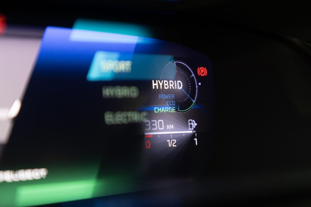Τα-10-φθηνότερα-plug-in-hybrid-αυτοκίνητα-στην-Ελλάδα-–-Τα-plug-in-υβριδικά-αυτοκίνητα-της-ελληνικής-αγοράς,-έχουν-πλεονεκτήματα-για-τον-ιδιώτη,-αλλά-και-για-χρήση-ως-εταιρικά.-Ποια-είναι-τα-πιο-προσιτά-της-αγοράς;
