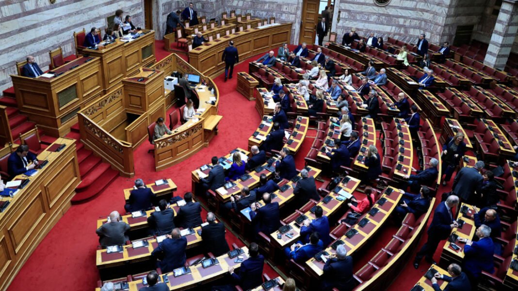 Δείτε live τη συζήτηση στη Βουλή για την υπόθεση του ΟΠΕΚΕΠΕ