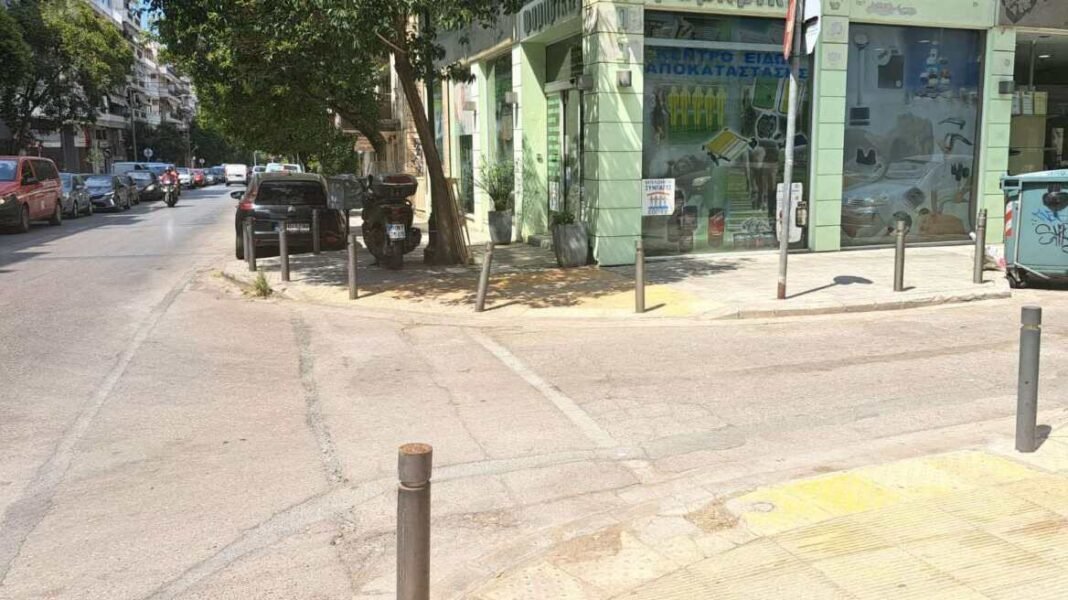 Θεσσαλονίκη:-Η-ανεξιχνίαστη-υπόθεση-με-το-βιτριόλι-–-Ο-40χρονος-με-το-γκρι-μπουφάν-που-έλουσε-με-καυστικό-οξύ-μια-27χρονη-κι-έναν-24χρονο