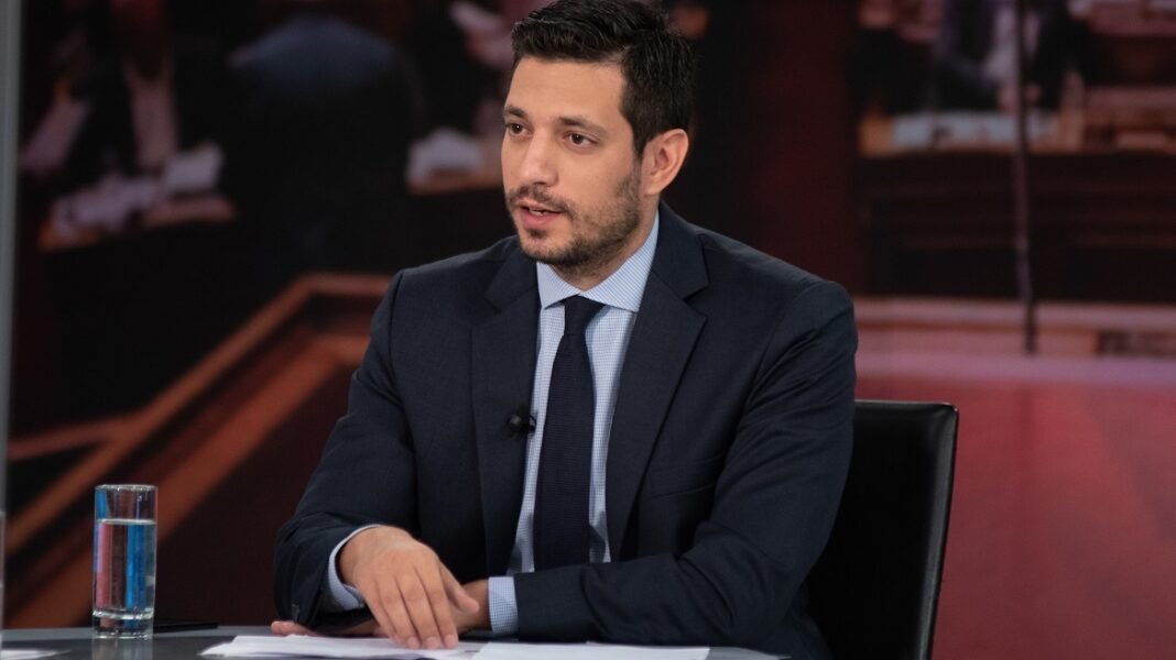 Κυρανάκης: «Τελευταίο καλοκαίρι στα ΜΜΜ χωρίς κλιματισμό, ζητήστε τον λόγο απ’ αυτούς που παρήγγειλαν μετρό χωρίς ψύξη»