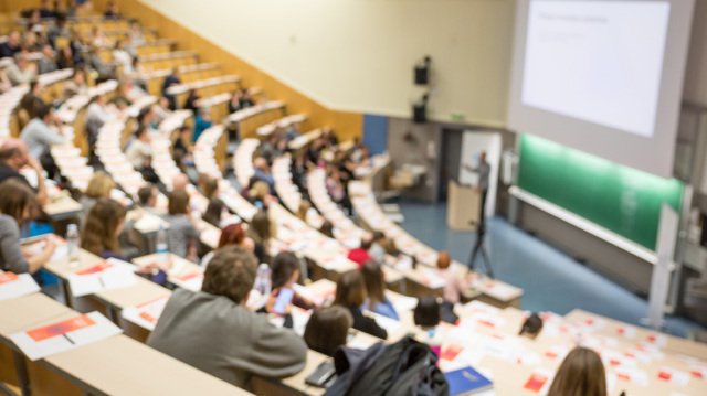 Κόντρα-για-τα-μη-κρατικά-ΑΕΙ:-Έμεινε-εκτός-η-Σορβόννη,-λέει-το-ΠΑΣΟΚ-–-Επιμένετε-να-κάνετε-το-μαύρο-άσπρο,-απαντά-ο-Μαρινάκης