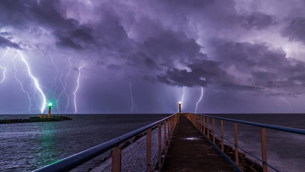 scientists-solve-mystery-of-how-lightning-begins-—-and-it-starts-in-space