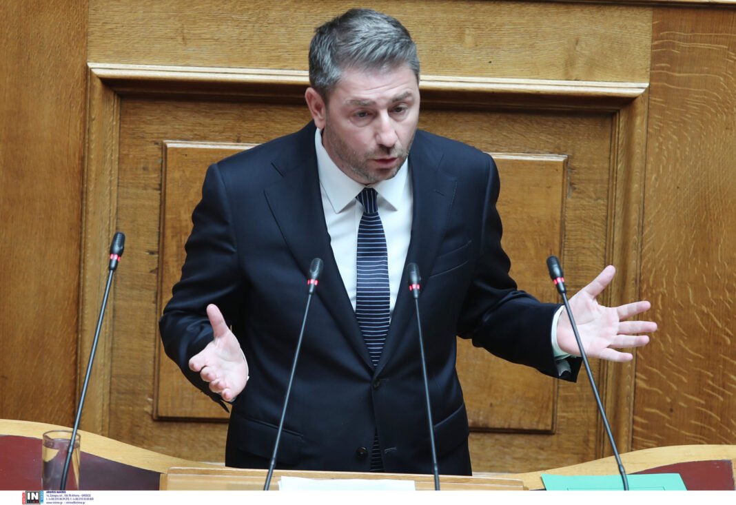 Ανδρουλάκης-στον-realfm-97,8:-Όσα-συνέβησαν-στη-Βουλή-ήταν-το-κύκνειο-άσμα-του-κ.-Μητσοτάκη-–-Δεν-μπορεί-να-σταθεί-πρωθυπουργός-που-δεν-εμπιστεύεται-τους-βουλευτές-του