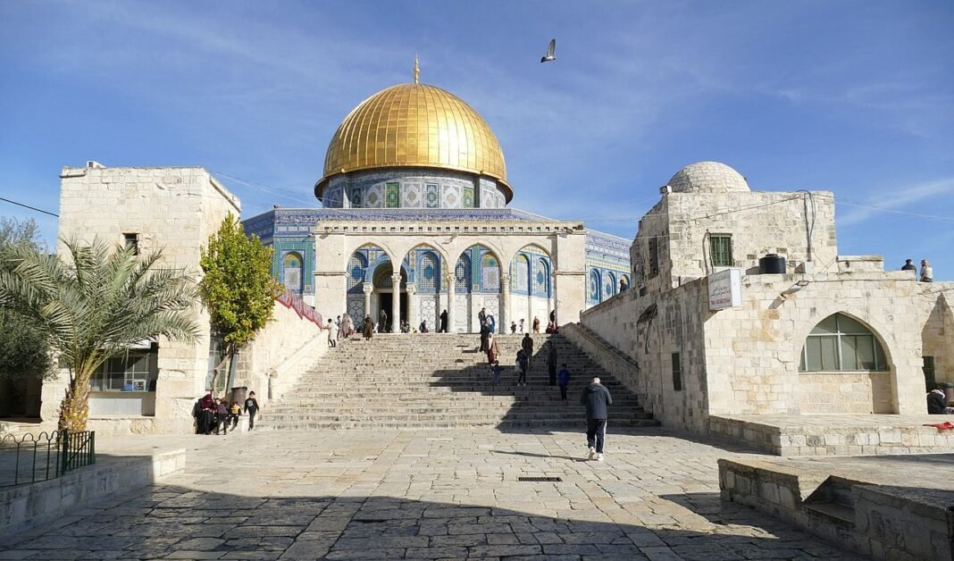biblical-fingerprint-discovered-on-2,600-year-old-temple-mount-seal