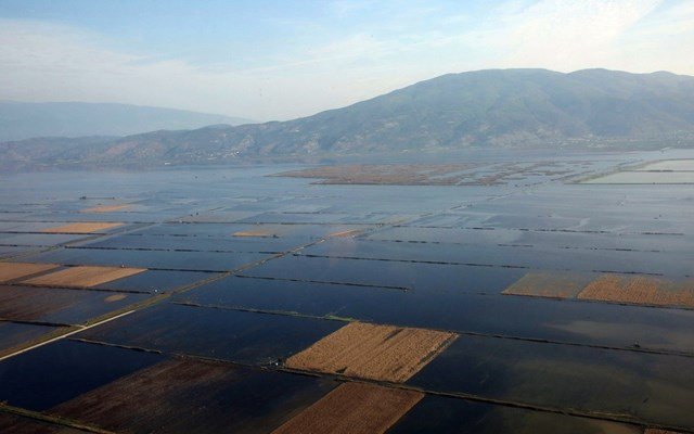 ΥΠΑΑΤ:-Αποζημιώσεις-12-εκατ.-ευρώ-για-πλημμυρισμένα-χωράφια-με-“φερτά”-υλικά