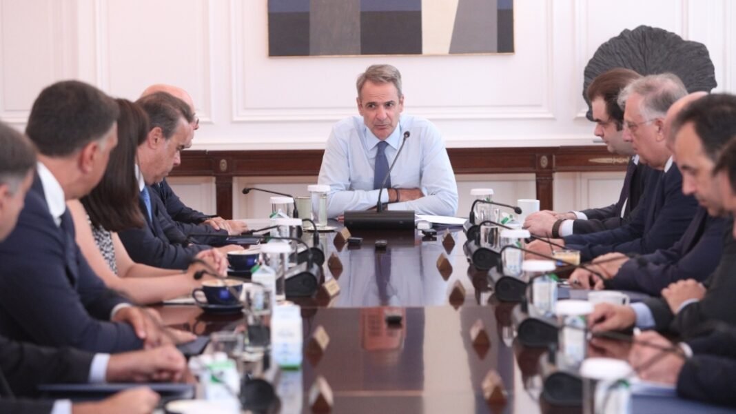 Τα 12 μέτρα κατά της γραφειοκρατίας – Απλουστεύονται άδειες, κλείσιμο επιχειρήσεων και επέκταση βιομηχανιών