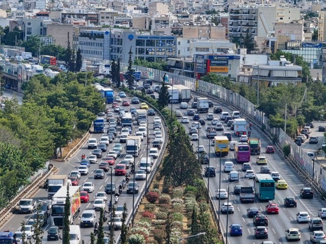 Μποτιλιάρισμα-στον-Κηφισό-έπειτα-από-πυρκαγιά-σε-όχημα