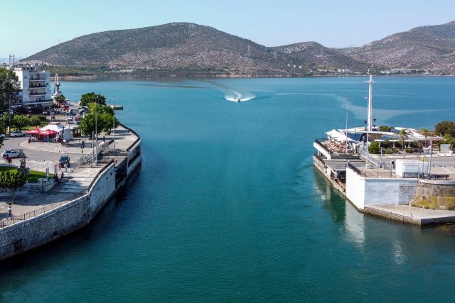 Ανοίγει-εκτάκτως-το-βράδυ-της-Τετάρτης-η-γέφυρα-του-Ευρίπου-στη-Χαλκίδα