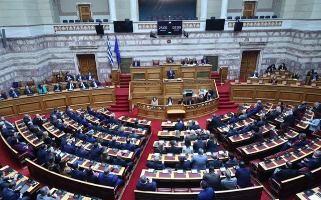Πολιτικά-τζαρτζαρίσματα:-Όλοι-εναντίον-όλων-λίγο-πριν-από-τη-θερινή-ραστώνη