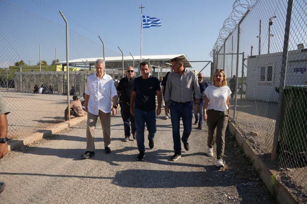 Πλεύρης:-Επισκέφθηκε-τις-δομές-Μαλακάσας,-Οινοφύτων,-Ριτσώνας,-Θήβας-και-Σχιστού-–-«Στόχος-μας-να-επισπεύσουμε-τις-επιστροφές»