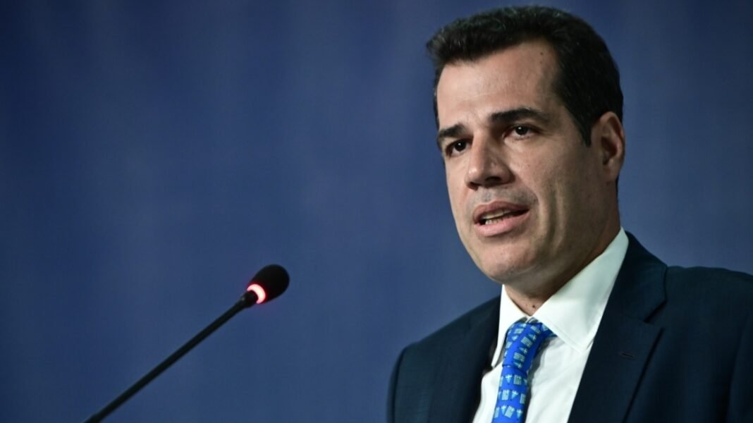 Πλεύρης: Όποιος μπαίνει παράνομα στην Ελλάδα κινδυνεύει με φυλάκιση 2 έως 5 χρόνια, εκτός εάν επιστρέψει